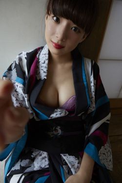 女人白嫩嫩的乳